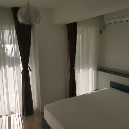 Your Escape To The * Mamaia