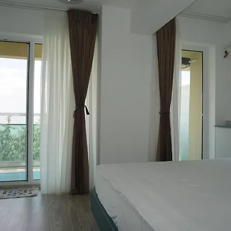 Your Escape To The * Mamaia