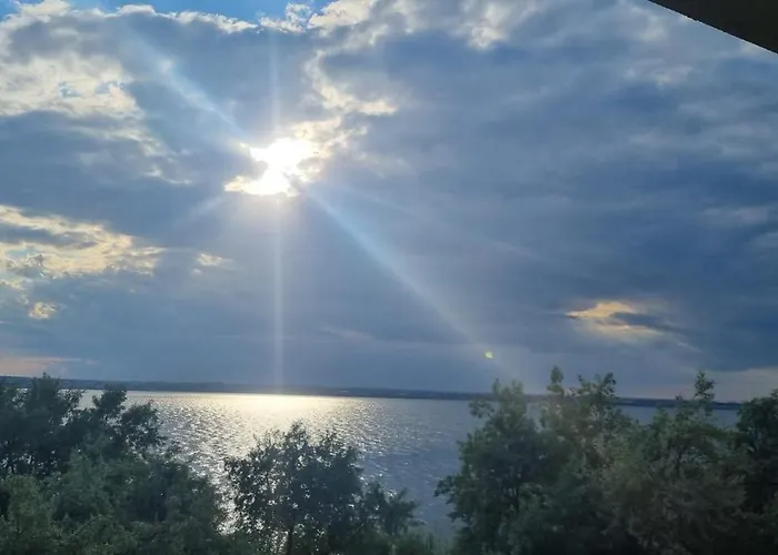 Your Escape To The דירה