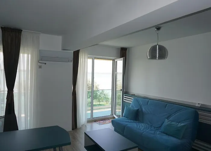 Your Escape To The דירה