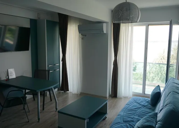 Your Escape To The דירה *