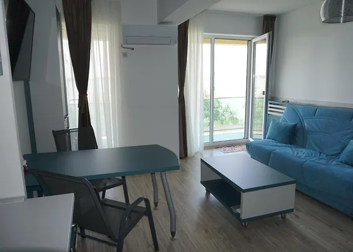 Your Escape To The מאמאיה