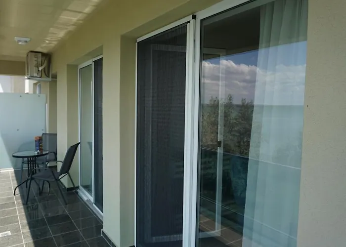 Your Escape To The דירה *