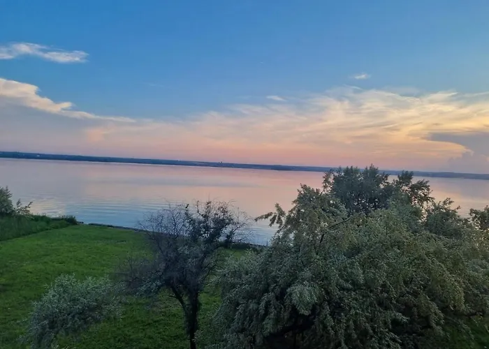 Your Escape To The דירה