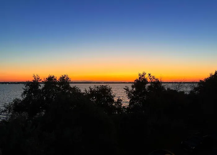 Your Escape To The מאמאיה